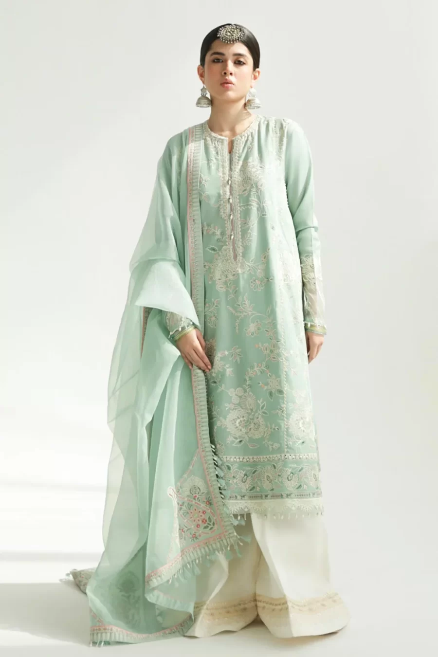 Explore the Amira kurta with embroidered jaal, karandi net dupatta, and printed pants, available in Pakistani suits online.