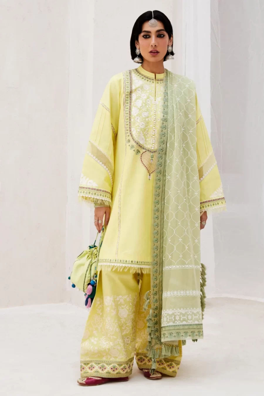 Embrace the Dilara kurta's pastel charm with jacquard embroidery and a silk dupatta. Ideal for Lahore suits online shopping.