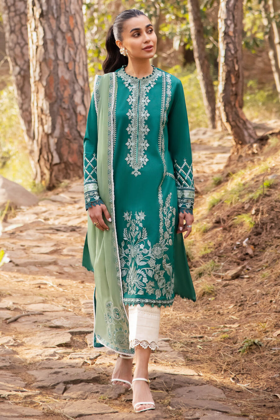 Stylish Pakistani suits Lahore with unstitched embroidered lawn, satin sleeve and hem borders, and chiffon duppata. Ideal for any occasion.