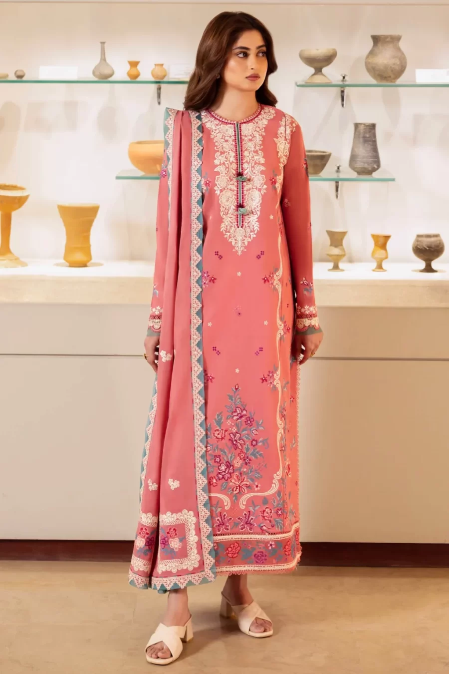 Embrace modern Karachi Pakistani suits with embroidered front lawn panels, organza hem border, and dyed lawn back for a chic look.